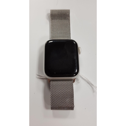 269 - APPLE WATCH SERIES 4
40mm, model A1977, serial number FHLYW64EKDH2, NOT Apple Account locked.
Note: ... 