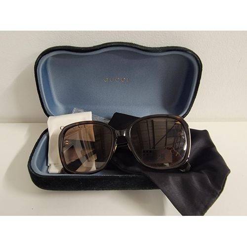 281 - PAIR OF GUCCI SUNGLASSES
numbered VBX15B3NPP, in case