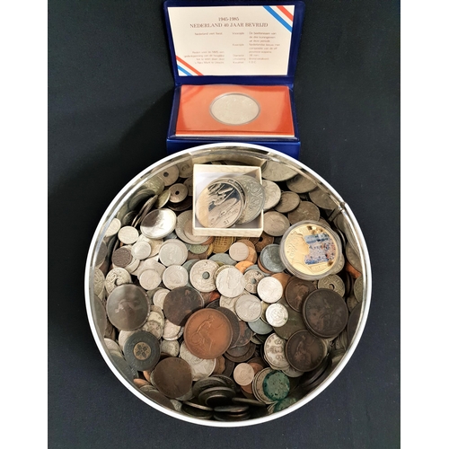 379 - SELECTION OF BRITISH AND WORLD COINS 
including various 19th century British pennies, commemorative ... 