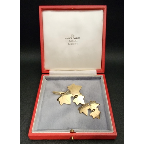 173 - GEORGE TARRATT NINE CARAT GOLD IVY LEAF BROOCH
the upper static bar with three leaves and with a fur... 