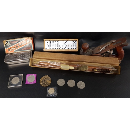 322 - MIXED LOT OF COLLECTABLES
including a boxed 12g shotgun cleaning kit, cased set of dominoes, boxed R... 