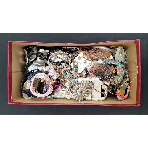 147 - SELECTION OF COSTUME JEWELLERY
including stone set jewellery, brooches, bracelets, beaded jewellery ... 