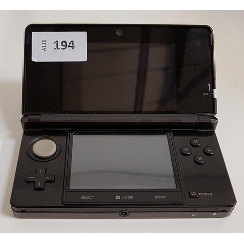 194 - NINTENDO 3DS
with Pokemon Moon game