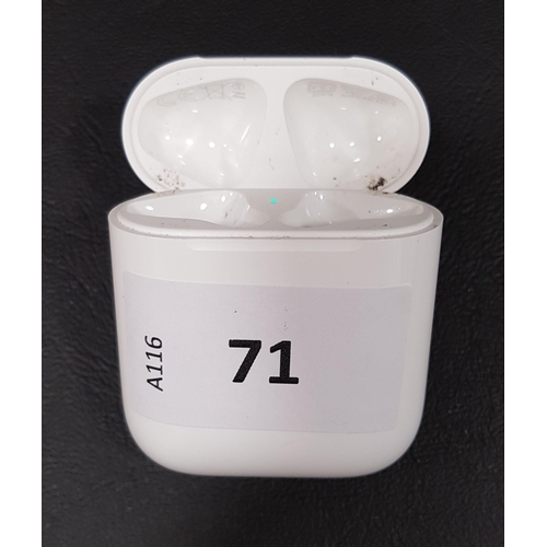 71 - APPLE AIRPODS LIGHTNING CHARGING CASE