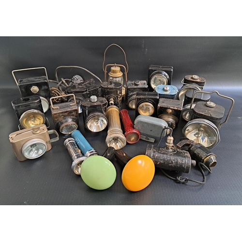 294 - SELECTION OF VINTAGE TORCHES AND LAMPS
with examples from Vidor, Ever Ready, a dynamo Zedalite, Darn... 