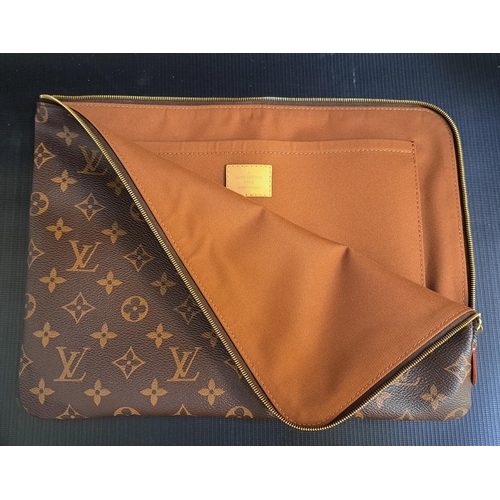 312 - LOUIS VUITTON ETUI VOYAGE MM TRAVEL SLEEVE
able to hold a thirteen inch laptop, accessories and pape... 