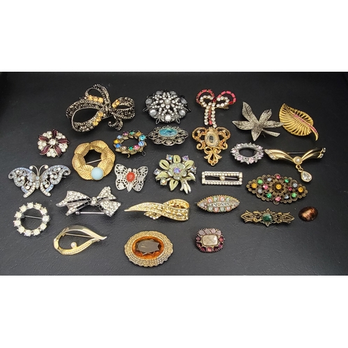 173 - INTERESTING SELECTION OF VINTAGE BROOCHES
including a small Victorian mourning brooch with central p... 