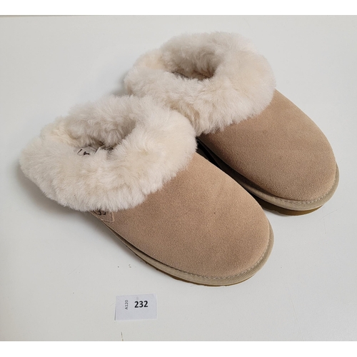 PAIR OF UNUSED UGG CLUGGETTE SLIPPERS 
size 3