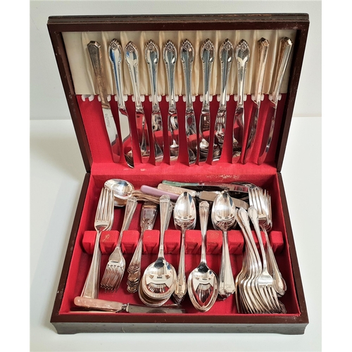 183 - HARLEQUIN CANTEEN SET OF CUTLERY
including the Fairfax and bead pattern with thirteen table forks, s... 