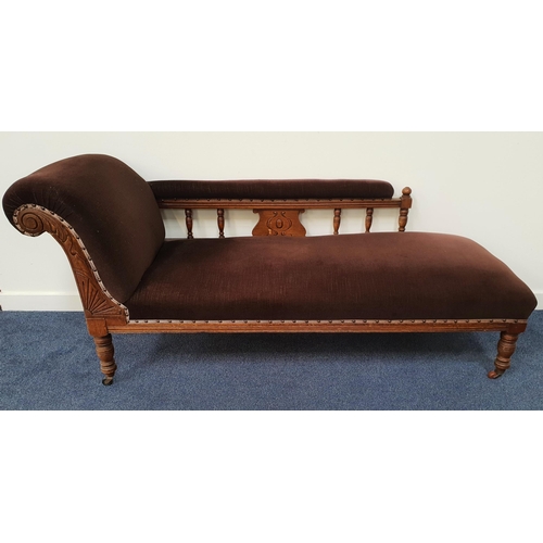 441 - EDWARDIAN OAK CHAISE LOUNGE
standing on turned supports with porcelain casters, 175cm long