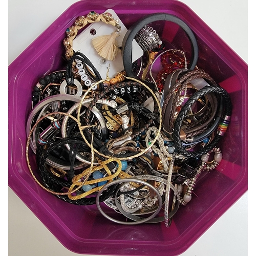 116 - SELECTION OF COSTUME JEWELLERY
including bangles, beaded jewellery, earrings, necklaces, cuff bracel... 