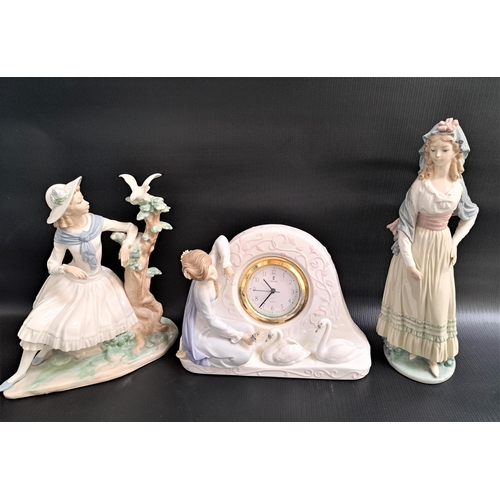 159 - LLADRO PORCELAIN FIGURINE
Lady Goya 5125, 31.5cm high, Lladro swan clock with a quartz movement 5777... 