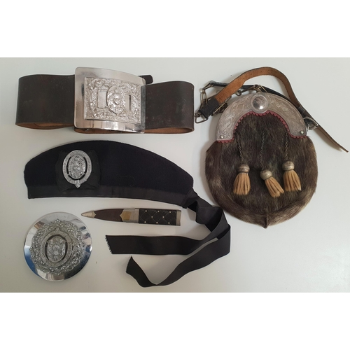 231 - POLICE SCOTLAND INTEREST
comprising a Glengarry with City Of Glasgow Police badge, City Of Glasgow P... 