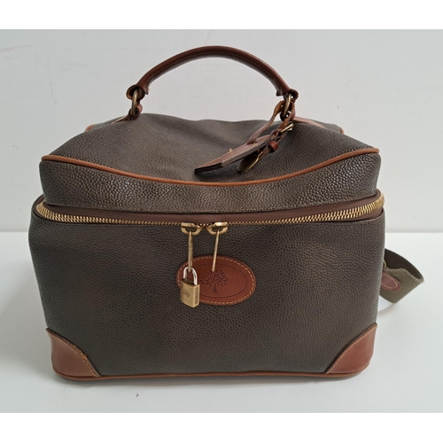 179 - MULBERRY SCOTCHGRAIN VANITY CASE
with carry handle, shoulder strap and zip closure, the light tan in... 