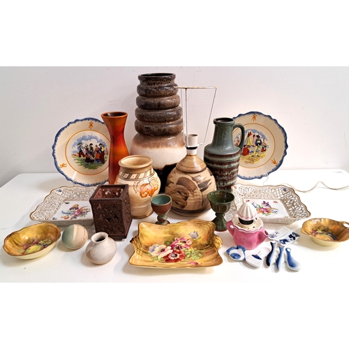 162 - SELECTION OF DECORATIVE CERAMICS
including a Barbara Davidson studio pottery lamp; West German potte... 