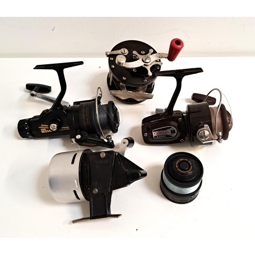 284 - SELECTION OF FISHING REELS
comprising a Daiwa ASA 1655M Spinning reel; a Daiwa 7300B spinning reel; ... 