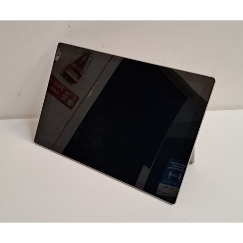 190 - MICROSOFT SURFACE PRO 7
model 1866; serial number 062321704253; 128GB; Wiped
Note: It is the buyer's... 