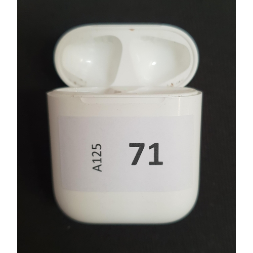 71 - APPLE AIRPODS LIGHTNING CHARGING CASE