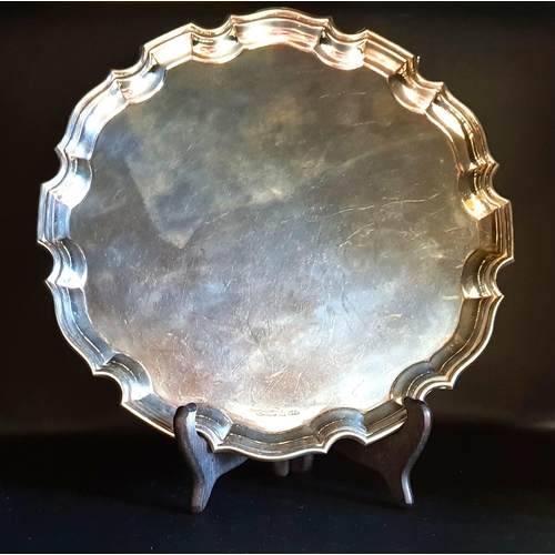 153 - GEORGE V SILVER SALVER
with pie crust rim, Birmingham 1931, maker Deakin & Francis, 25.5cm diameter ... 