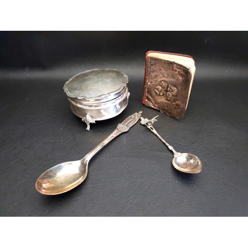 159 - SMALL SELECTION OF SILVER ITEMS
comprising a silver trinket box with pie crust edge and raised on th... 