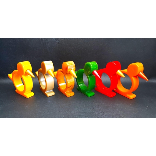 221 - SET OF SIX BAKELITE NAPKIN RINGS
in the form of chicks, all with varying coloured bodies and beaks (... 