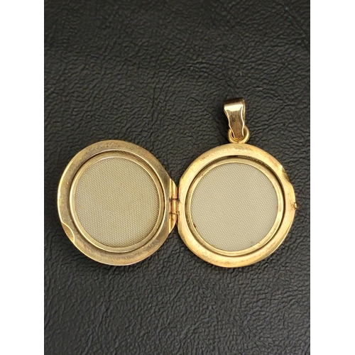 18 - EIGHTEEN CARAT GOLD CIRCULAR LOCKET PENDANT
with engraved floral decoration, 3.6cm high including su... 