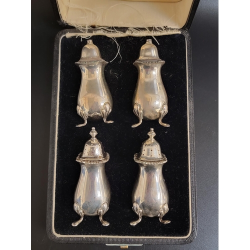 155 - CASED SET OF GEORGE V SILVER SALT AND PEPPER SHAKERS
Birmingham 1932, maker Elkington & Co., total w... 