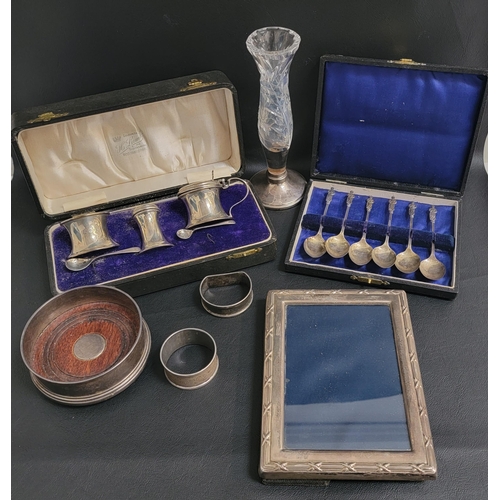 163 - MIXED LOT OF SILVER
comprising six cased Apostle spoons, Birmingham 1914 by Mappin & Webb, cased sil... 