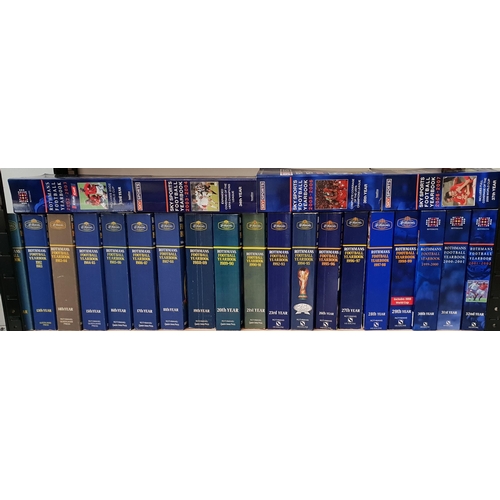 271 - ROTHMANS AND SKY SPORTS FOOTBALL YEAR BOOKS
comprising a run from 1981-1982 to 1990-91; 1992-93; a r... 