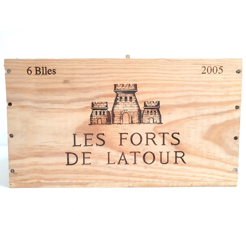 301 - LES FORTS DE LATOUR PAUILLAC 2005
6 bottles, in original wooden case, 75cl and 13%