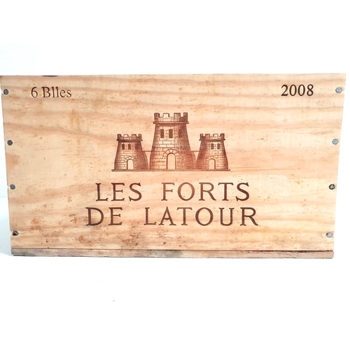 302 - LES FORTS DE LATOUR PAUILLAC 2008
6 bottles, in original wooden case, 75cl and 13%