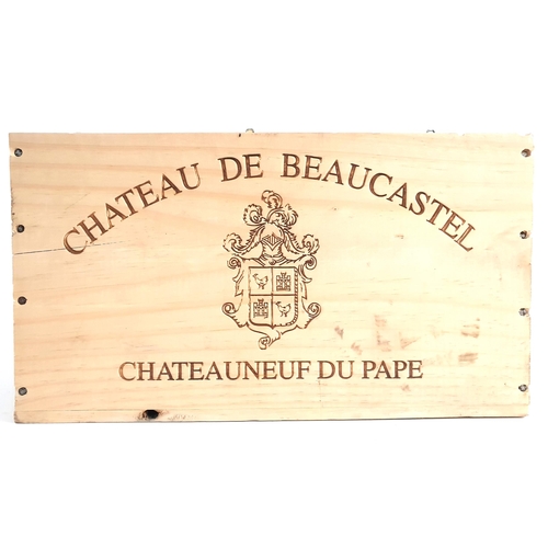 313 - CHATEAU DE BEAUCASTEL CHATEAUNEUF-DU-PAPE 2007
6 bottles, in original wooden case, 75cl and 14.5%