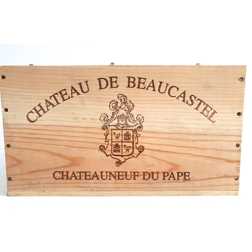 315 - CHATEAU DE BEAUCASTEL CHATEAUNEUF-DU-PAPE 2007
6 bottles, in original wooden case, 75cl and 14.5%