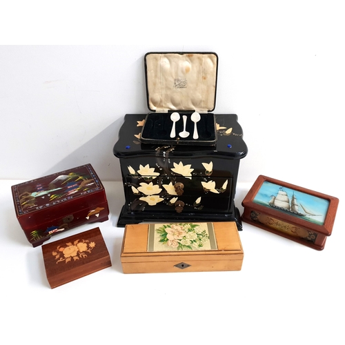 229 - MIXED LOT OF COLLECTABLES
comprising a black lacquer jewellery box with a lift up lid above two draw... 