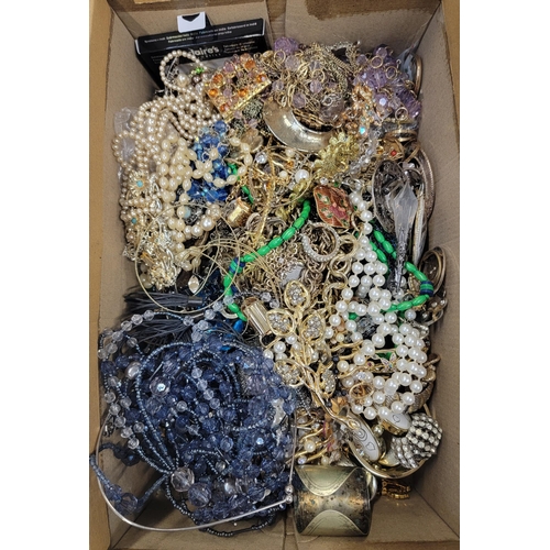 104 - LARGE SELECTION OF COSTUME JEWELLERY
including bead necklaces, simulated pearls, brooches, bangles, ... 