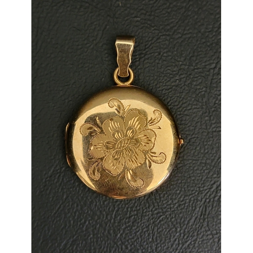 97 - EIGHTEEN CARAT GOLD CIRCULAR LOCKET PENDANT
with engraved floral decoration, 3.6cm high including su... 