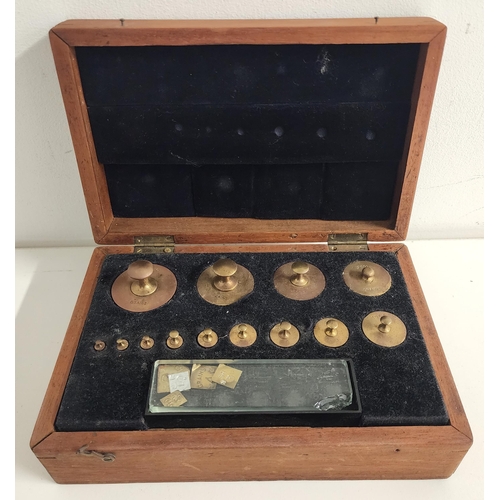 296 - SET OF BRASS POSTAL SCALES 
in teak rectangular box marked No.3 to the lift up lid, with velvet line... 