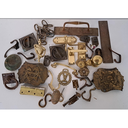 MIXED LOT OF BRASS WARE
including door handles, flush fitting handles, coat and hat hooks and other items