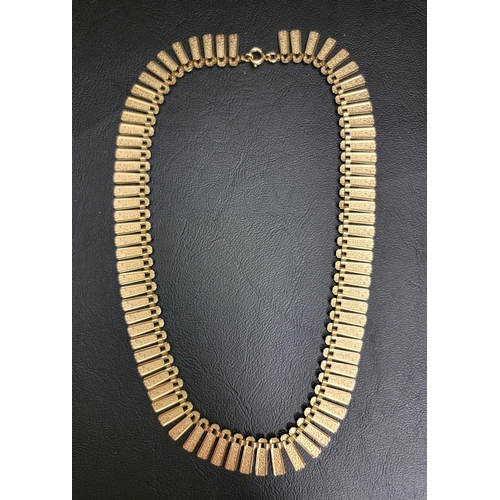 107 - NINE CARAT GOLD FRINGED NECKLACE
with textured detail, total weight approximately 19.3 grams, in fit... 