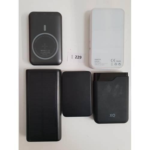 SELECTION OF FIVE POWERBANKS
including XQ, Coolrefall