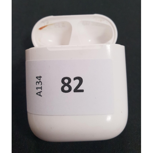 82 - APPLE AIRPODS LIGHTNING CHARGING CASE