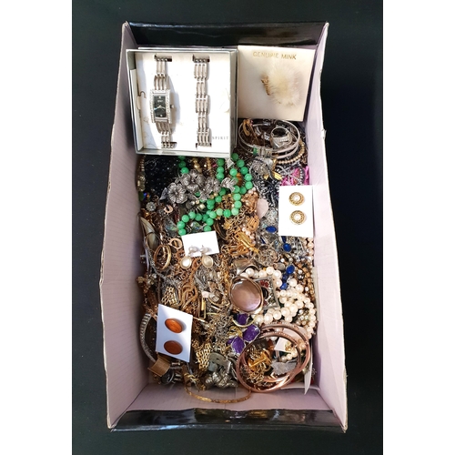 SELECTION OF COSTUME JEWELLERY
including a jade coloured bead necklace, a gilt charm bracelet, cufflinks, brooches, simulated pearls, necklaces, pendants, bangles, etc., 1 box