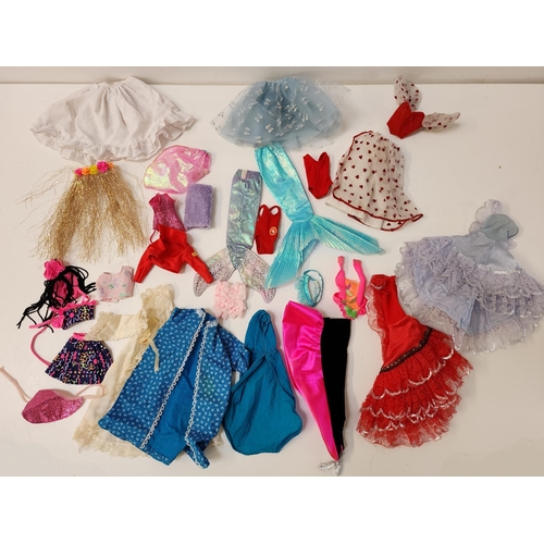 306 - SELECTION OF ELEVEN MATTEL AND OTHER DOLLS  AND A LARGE SELECTION OF BARBIE CLOTHING AND ACCESSORIES... 