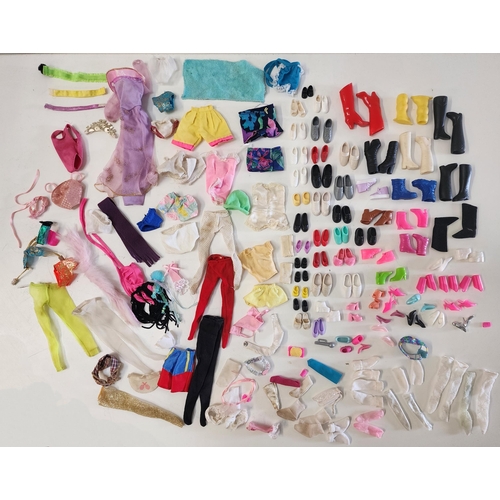 306 - SELECTION OF ELEVEN MATTEL AND OTHER DOLLS  AND A LARGE SELECTION OF BARBIE CLOTHING AND ACCESSORIES... 