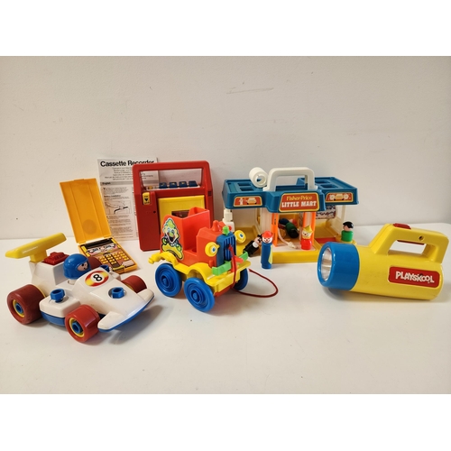 312 - SELECTION OF FISHER PRICE AND OTHER TOYS
including a Play family barn and Little Mart, various Early... 