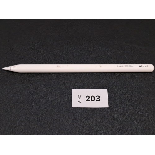 203 - APPLE PENCIL 2ND GENERATION
Note: personalised with 'David Pedroza and marks all over pencil