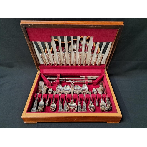 CANTEEN OF KINGS PATTERN CUTLERY
with six place settings and a carving set
