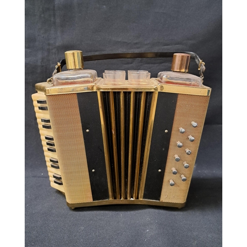 NOVELTY MUSICAL ACCORDIAN DECANTER SET
with two decanters and four shot glasses, with a fold over carry handle, 30cm high