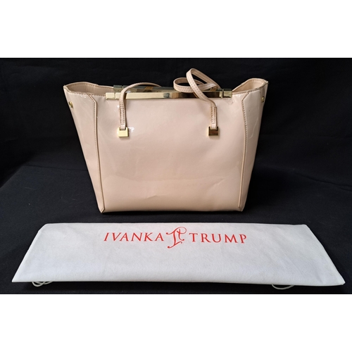 IVANKA TRUMP LADIES HANDBAG
in cream vinyl with twin carry straps and brass fittings, snap closure with a zipped interior pocket and phone pocket, with a branded dust bag