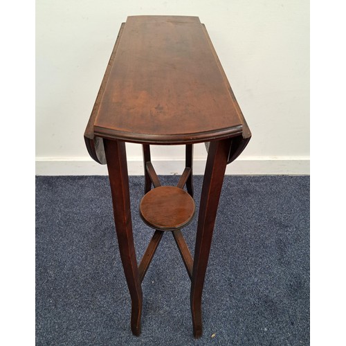 EDWARDIAN MAHOGANY OCCASIONAL TABLE
with shaped drop flaps and fold out shaped supports united by an undertier, 72.5cm x 59cm